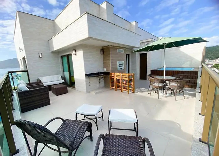 Cobertura Pé na Areia com Piscina e Churrasqueira Privativas - 3 Suítes climatizadas