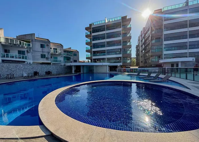 Cobertura Pé na Areia com Piscina e Churrasqueira Privativas - 3 Suítes climatizadas
